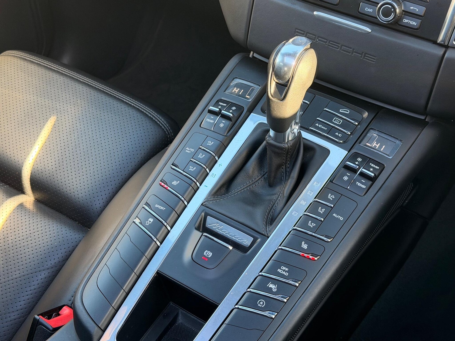 Used Porsche Macan 2015 for sale - 76715140: Photo 38