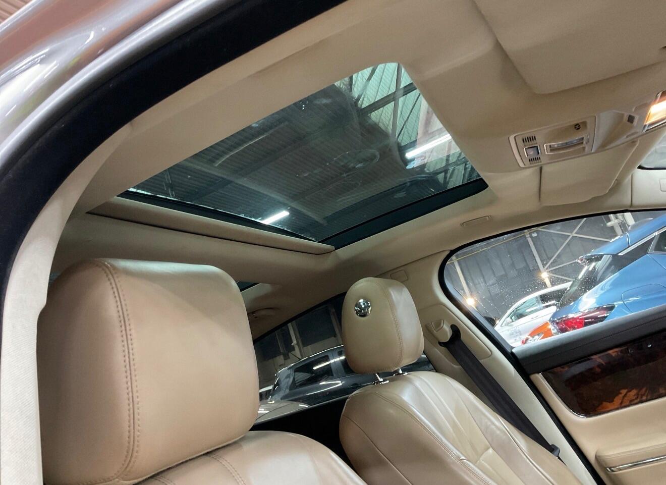 Used Jaguar XJ 2010 for sale - 77783616: Photo 10