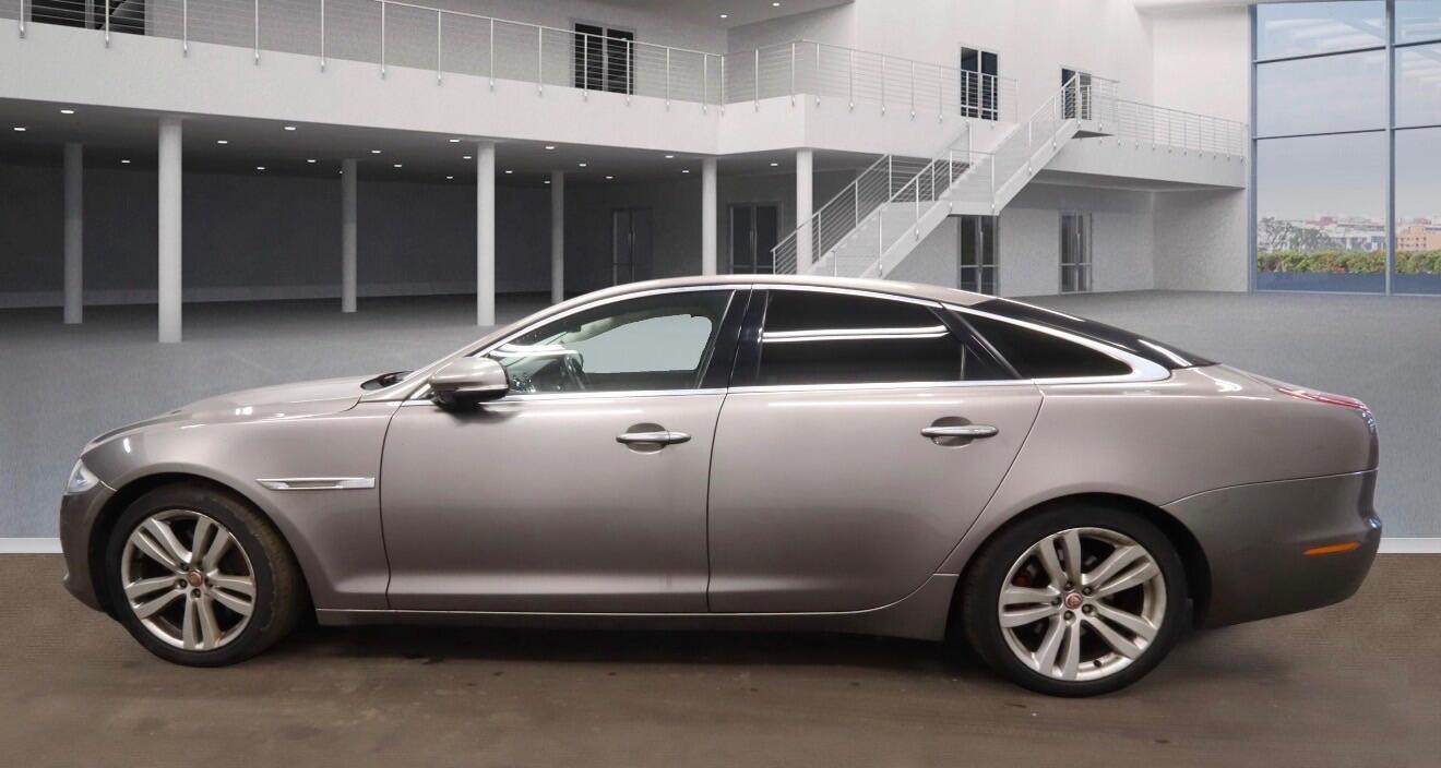 Used Jaguar XJ 2010 for sale - 77783616: Photo 6