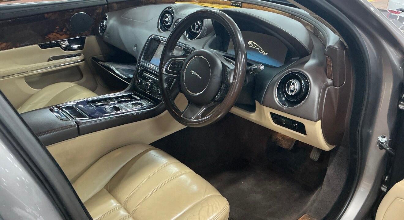 Used Jaguar XJ 2010 for sale - 77783616: Photo 7