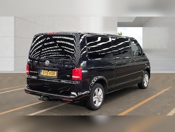 Used Volkswagen Transporter Shuttle 2015 for sale - 78902331: Photo