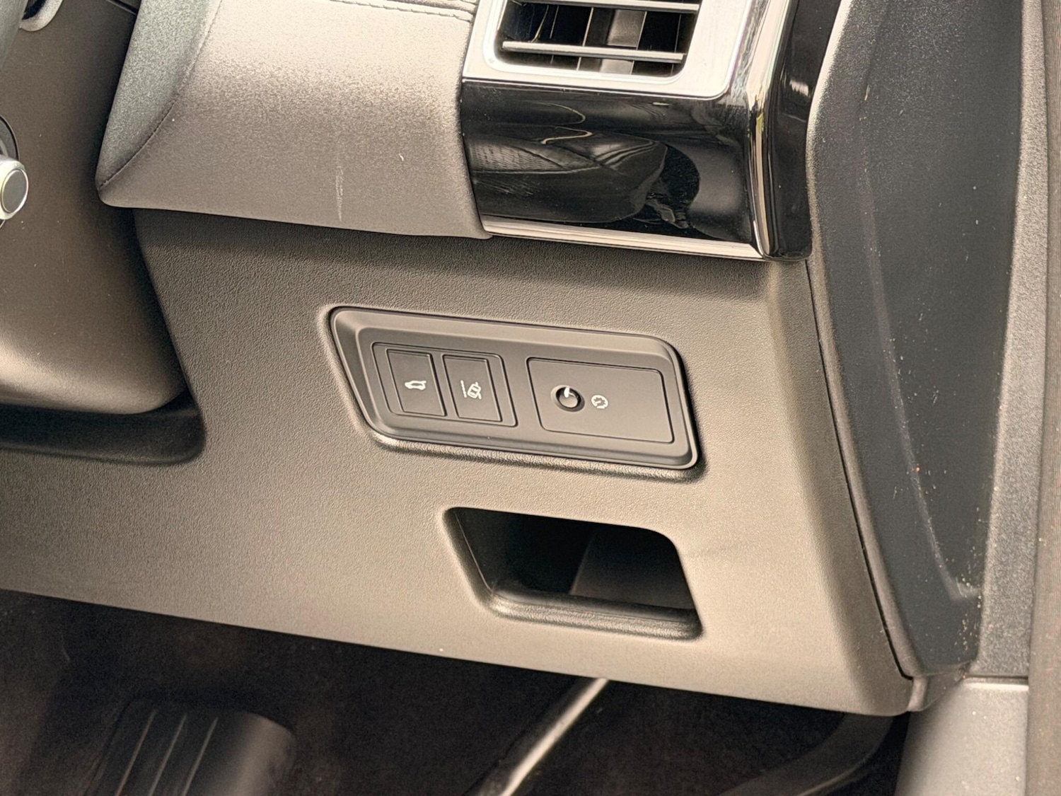 Used Land Rover Discovery 2017 for sale - 78006528: Photo 25