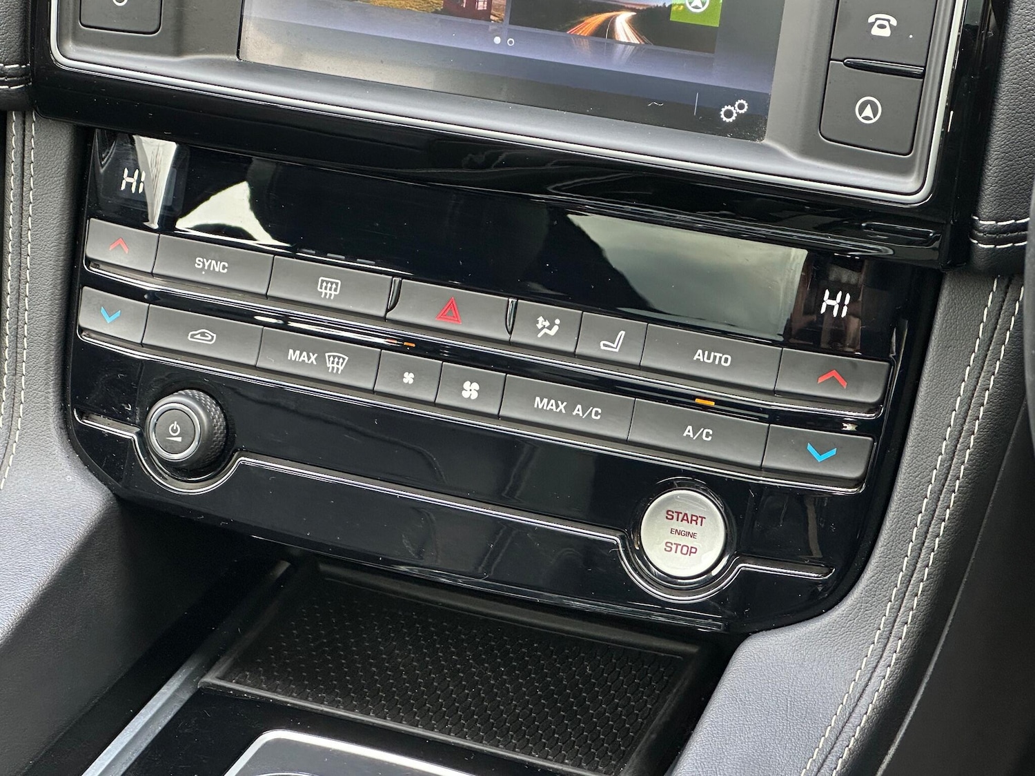 Used Jaguar F-Pace 2017 for sale - 76991910: Photo 27