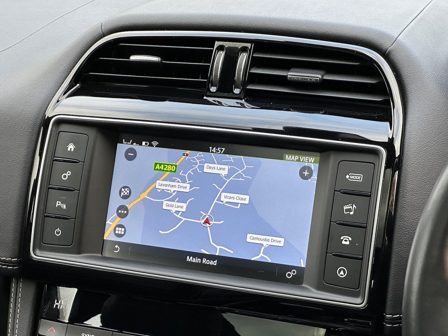 Used Jaguar F-Pace 2017 for sale - 76991910: Photo 31