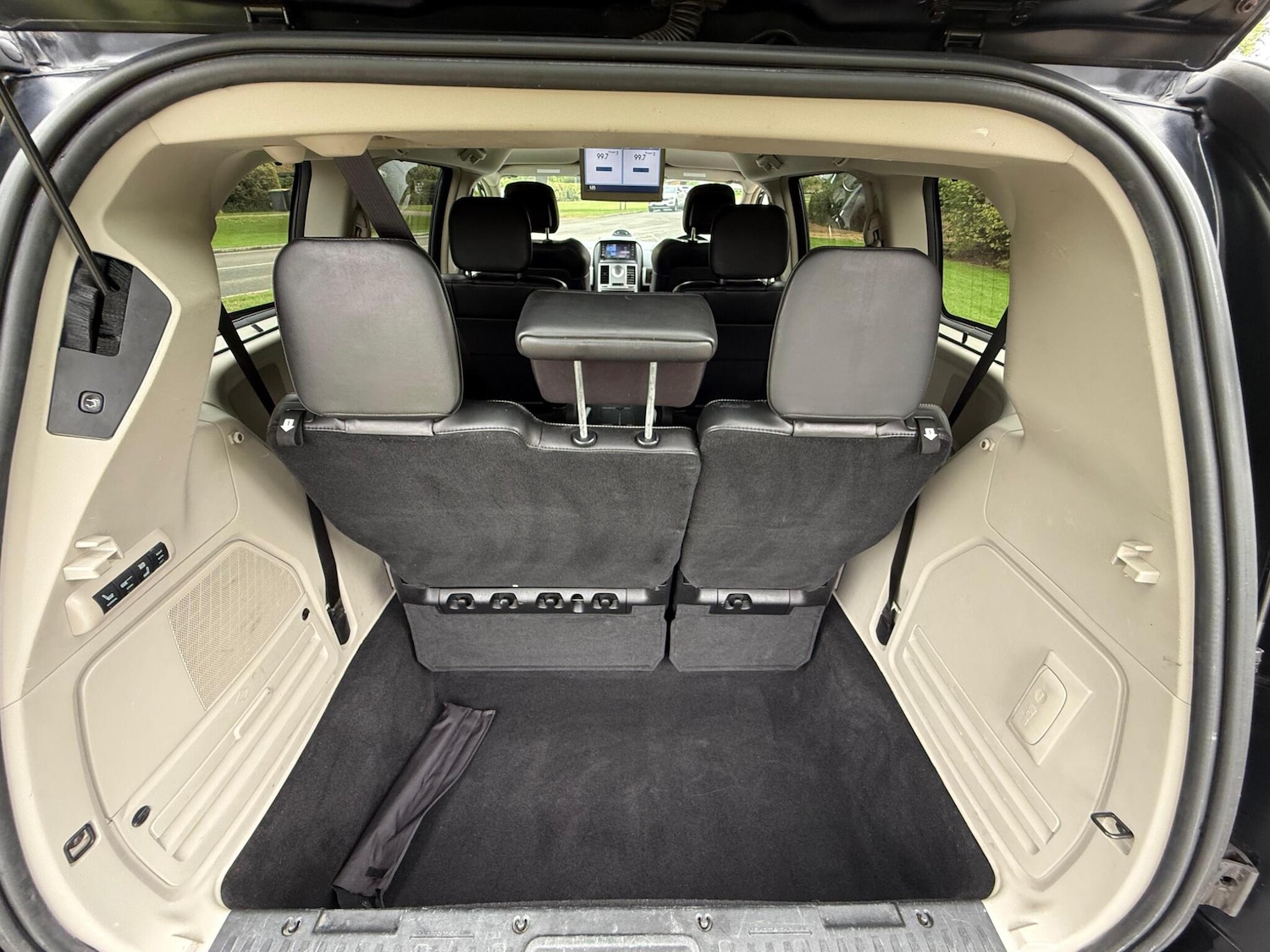 Used Chrysler Grand Voyager 2011 for sale - 77175244: Photo 31