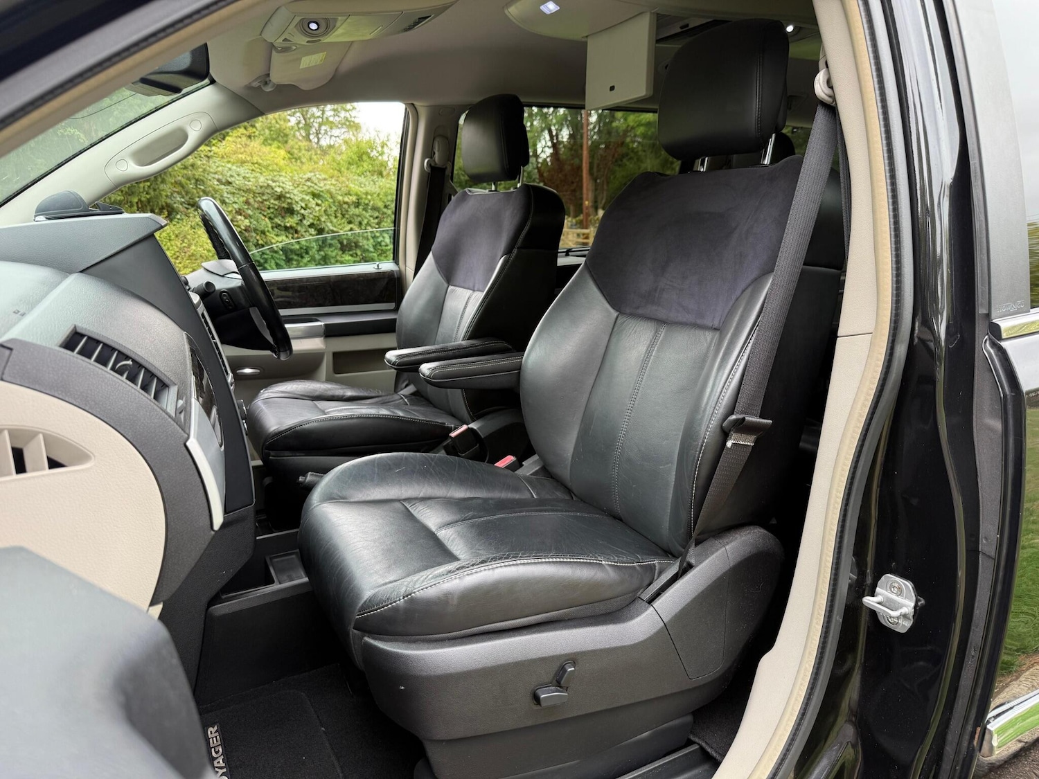 Used Chrysler Grand Voyager 2011 for sale - 77175244: Photo 41