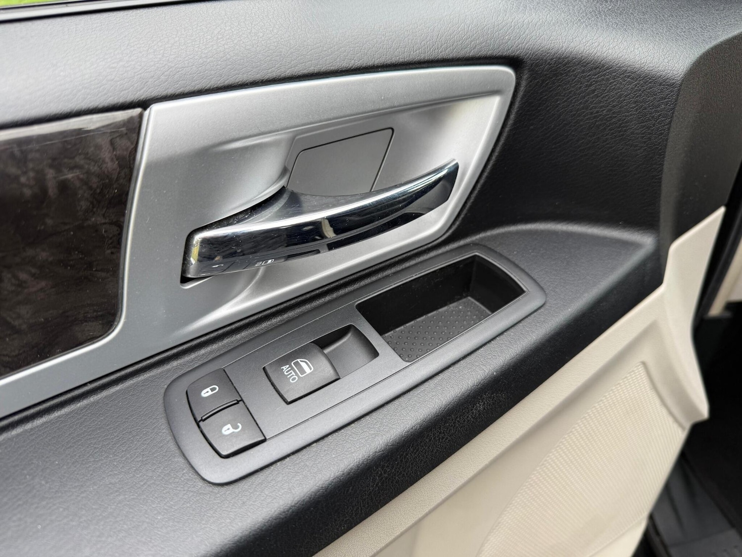 Used Chrysler Grand Voyager 2011 for sale - 77175244: Photo 43