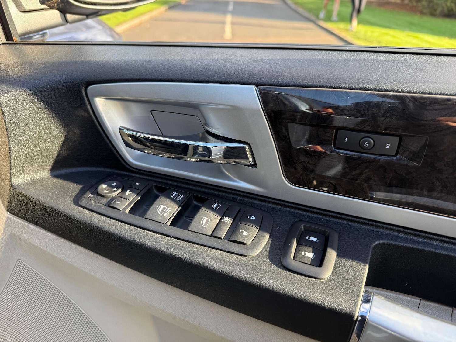 Used Chrysler Grand Voyager 2011 for sale - 76537931: Photo 24