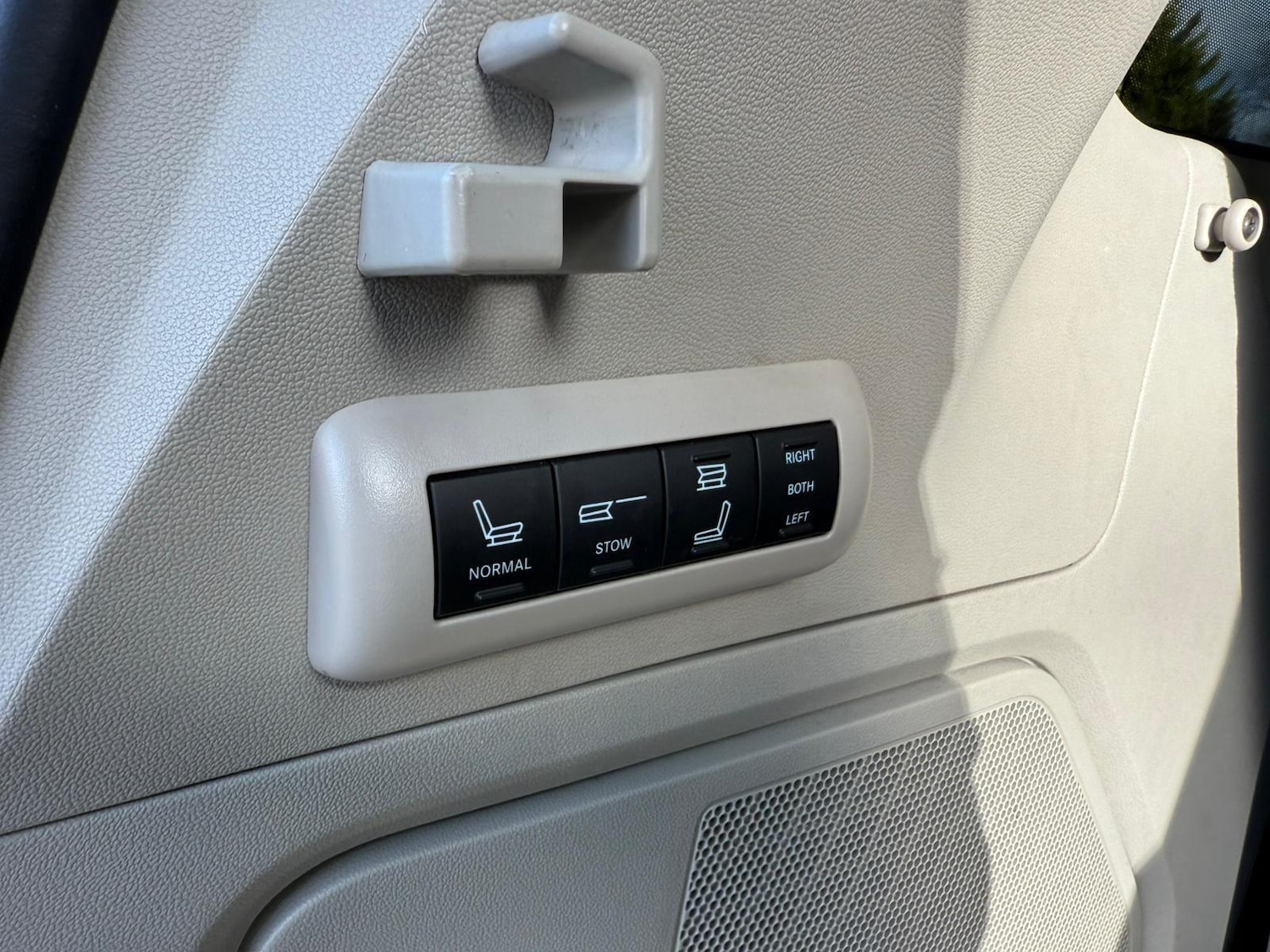 Used Chrysler Grand Voyager 2011 for sale - 76537931: Photo 25