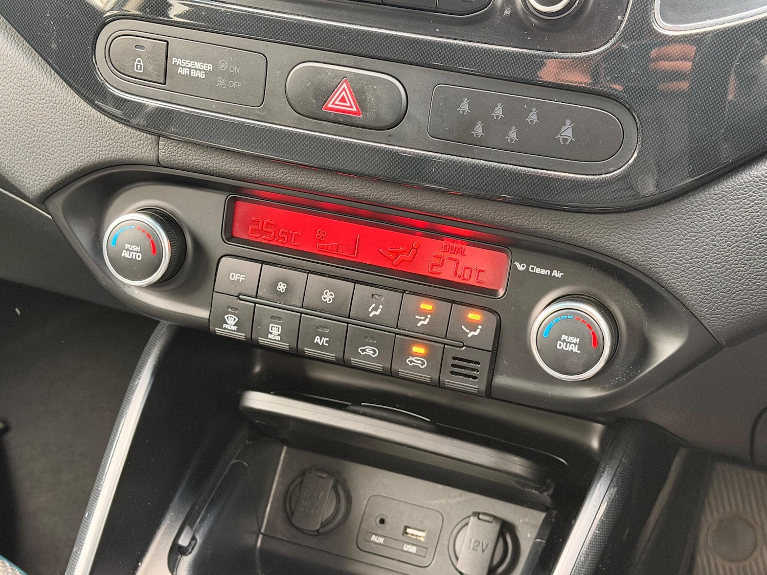 Used Kia Carens 2017 for sale - 76993827: Photo 21