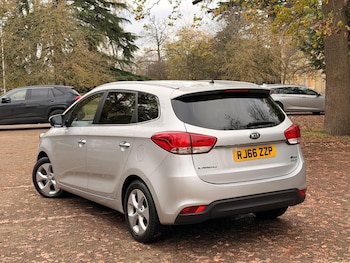 Used Kia Carens 2017 for sale - 76993827: Photo