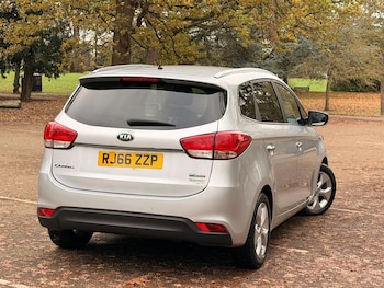 Used Kia Carens 2017 for sale - 76993827: Photo