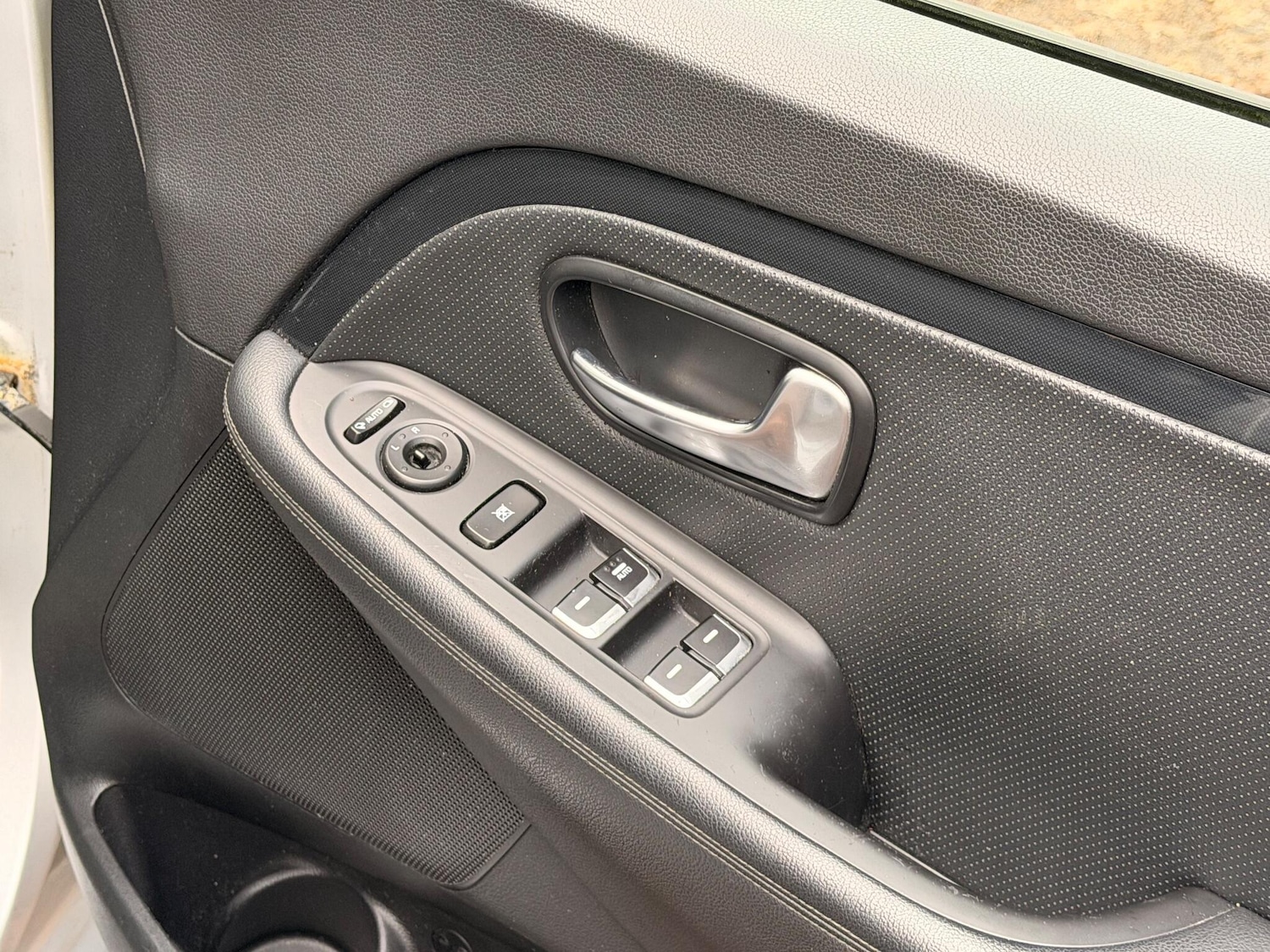 Used Kia Carens for sale - 76633347: Photo 18