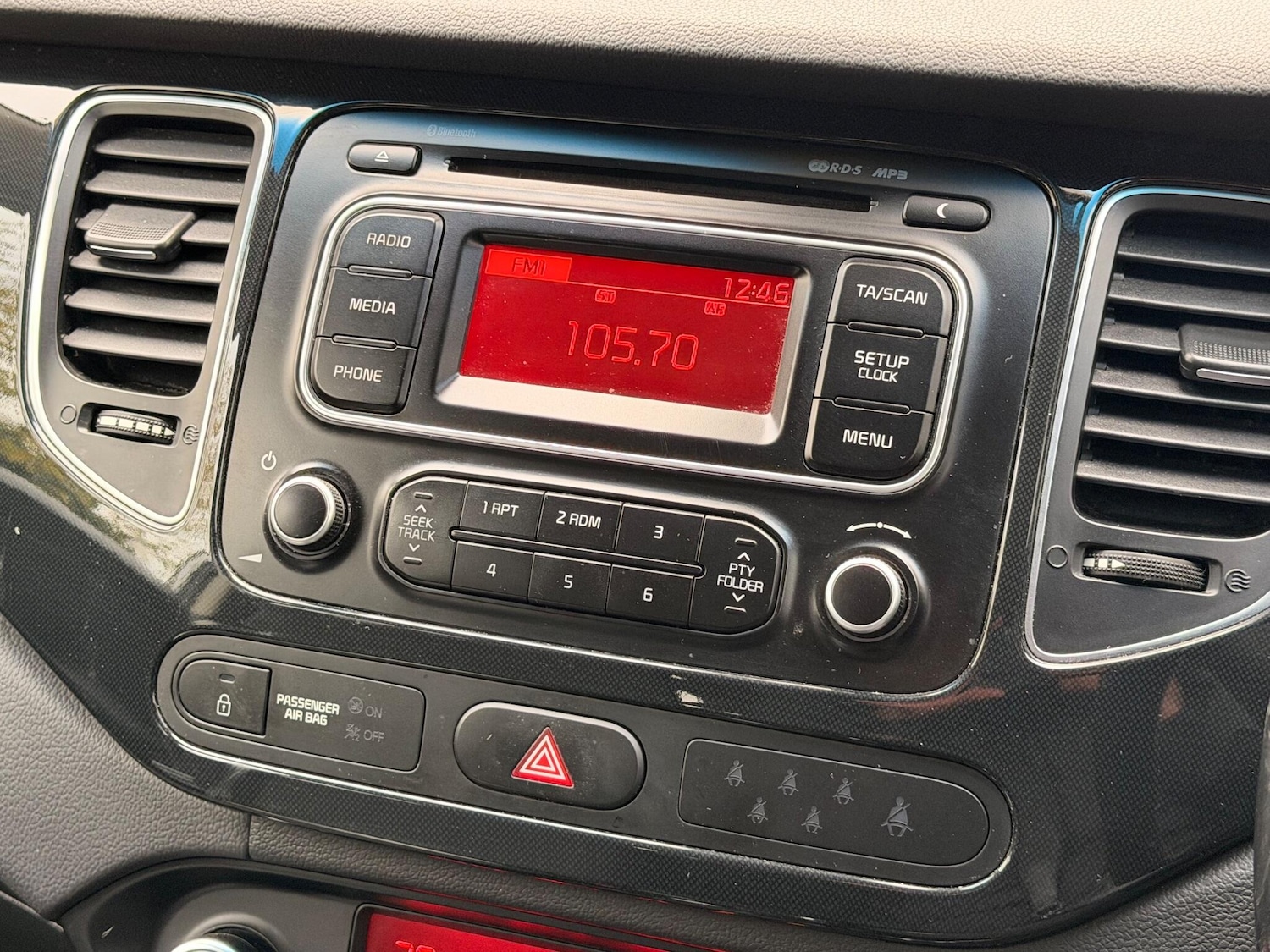 Used Kia Carens for sale - 76633347: Photo 22