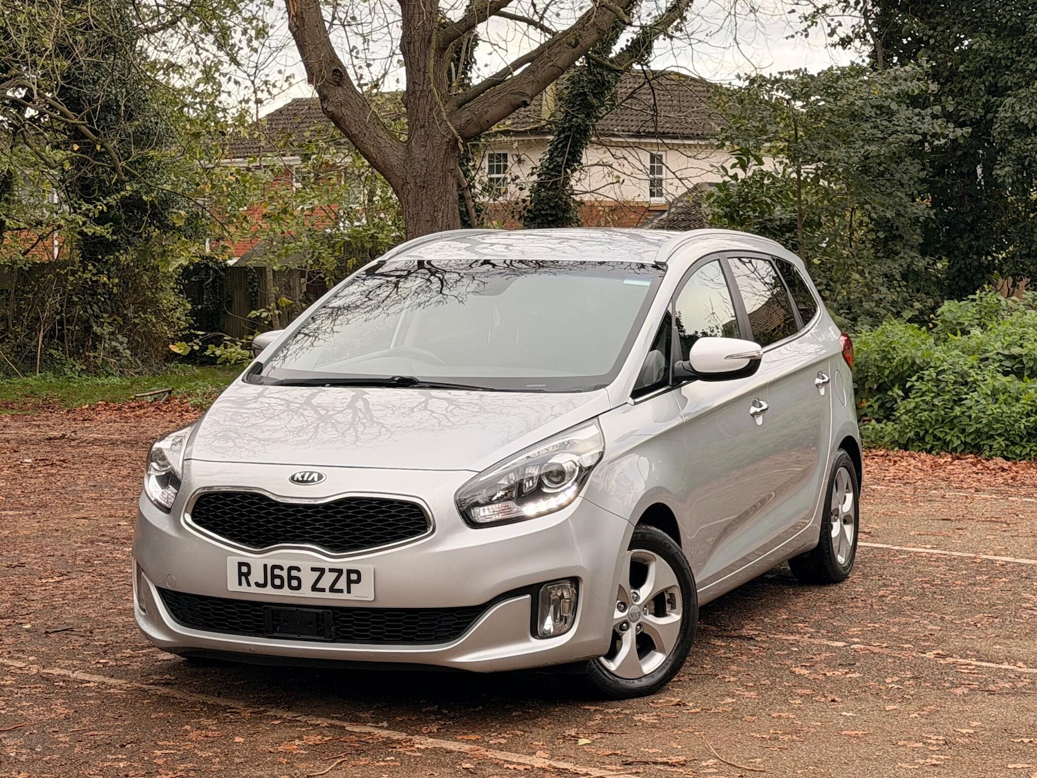 Used Kia Carens for sale - 76633347: Photo 3