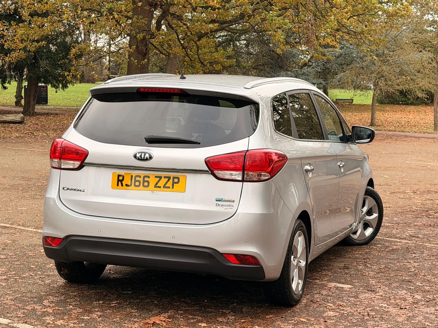 Used Kia Carens for sale - 76633347: Photo 4