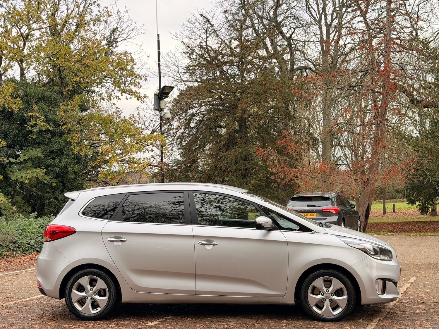 Used Kia Carens for sale - 76633347: Photo 5