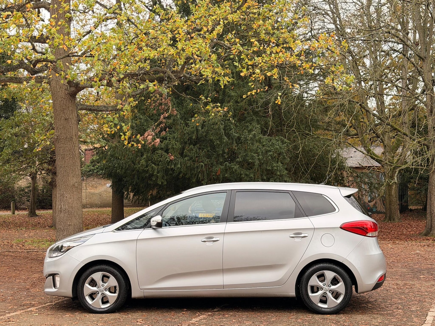 Used Kia Carens for sale - 76633347: Photo 6