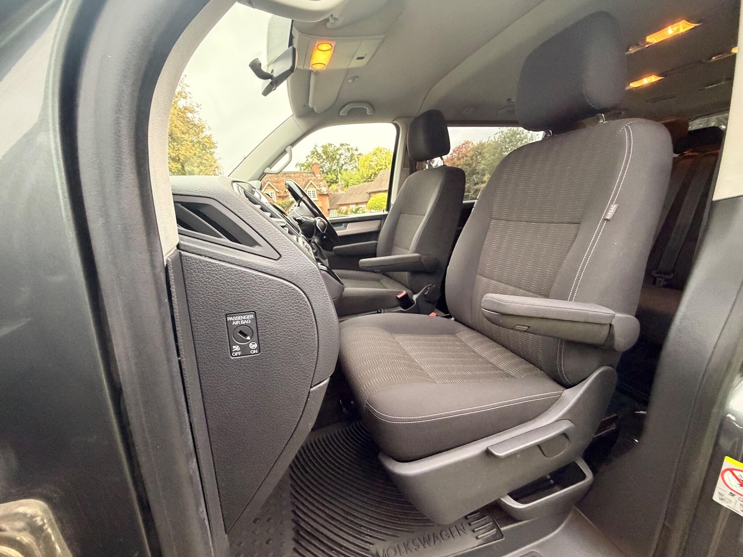 Used Volkswagen Caravelle 2017 for sale - 76152386: Photo 16