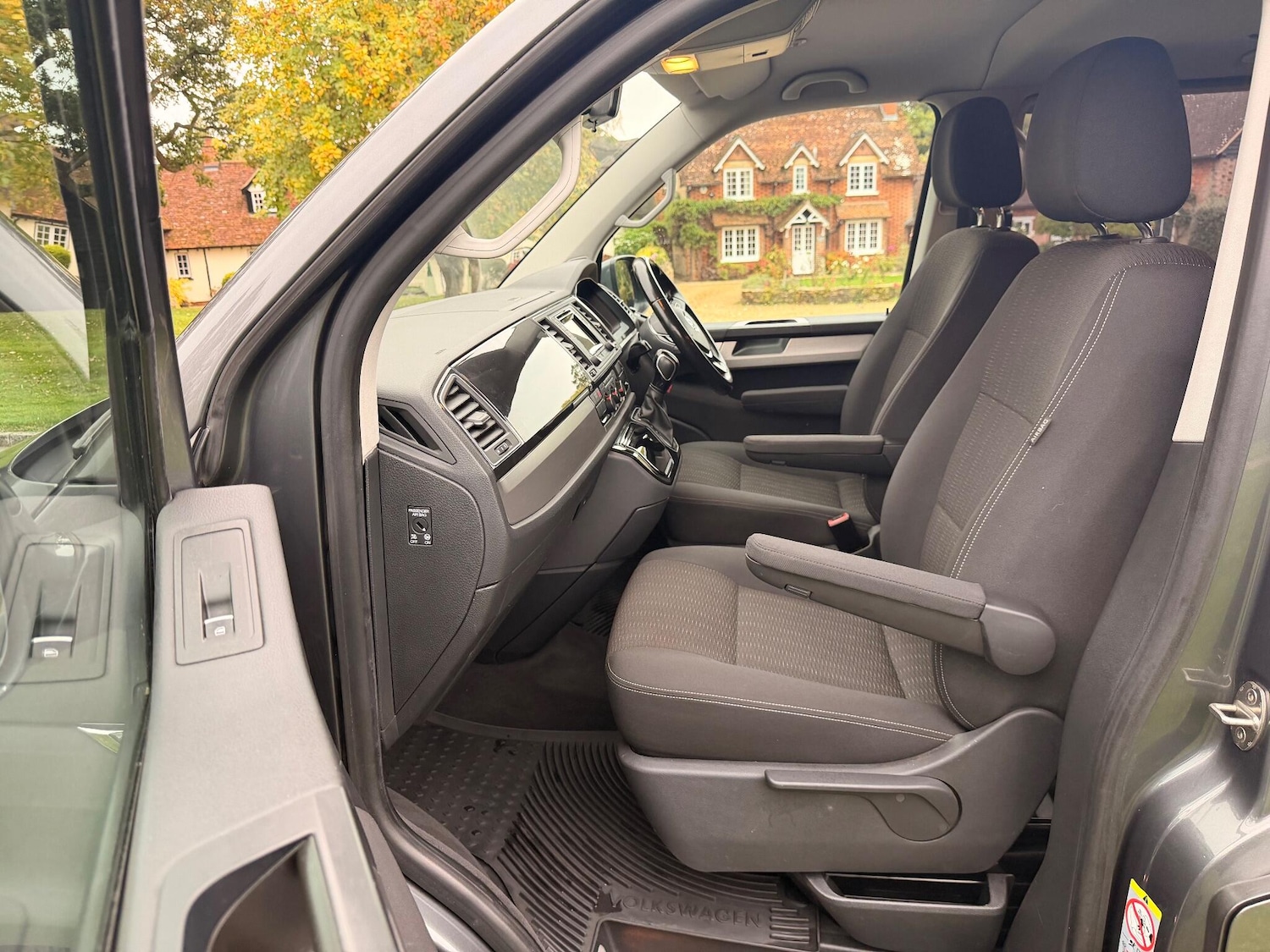 Used Volkswagen Caravelle 2017 for sale - 76152386: Photo 17