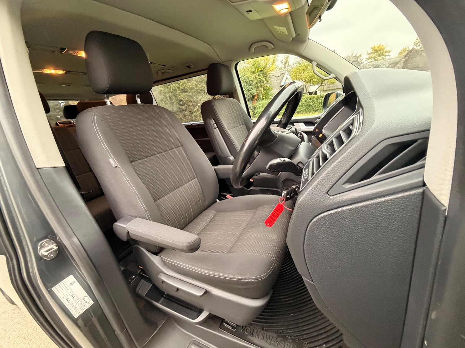 Used Volkswagen Caravelle 2017 for sale - 76152386: Photo 18