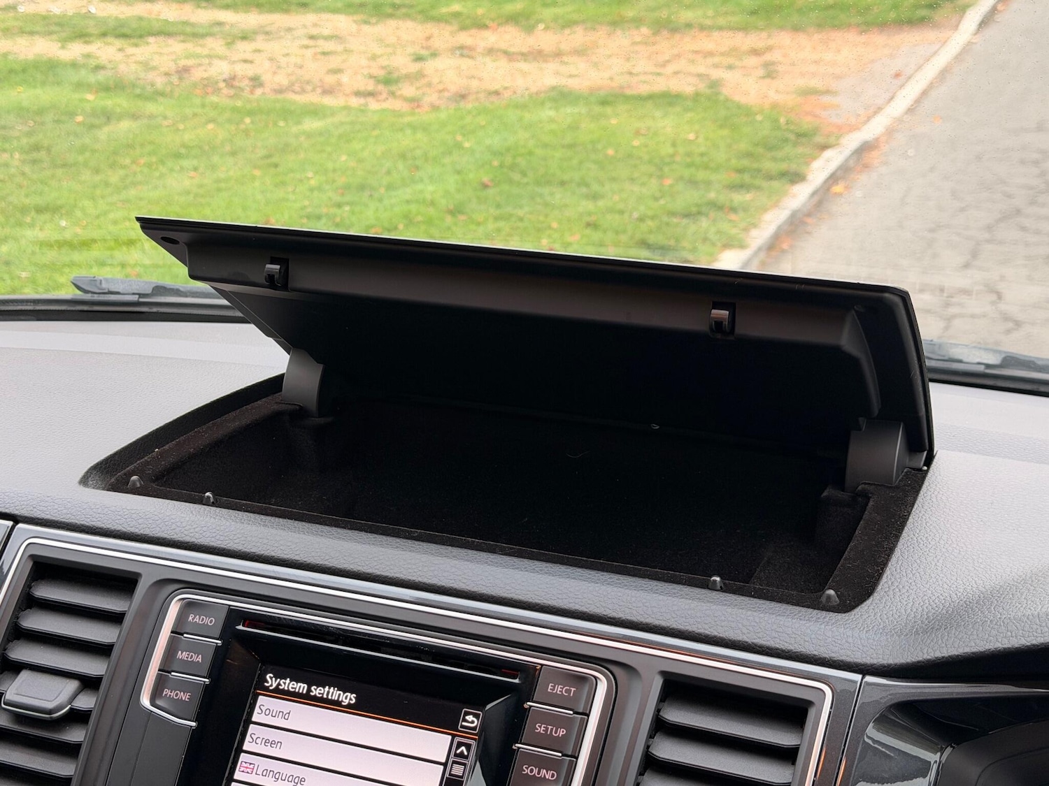 Used Volkswagen Caravelle 2017 for sale - 76152386: Photo 33