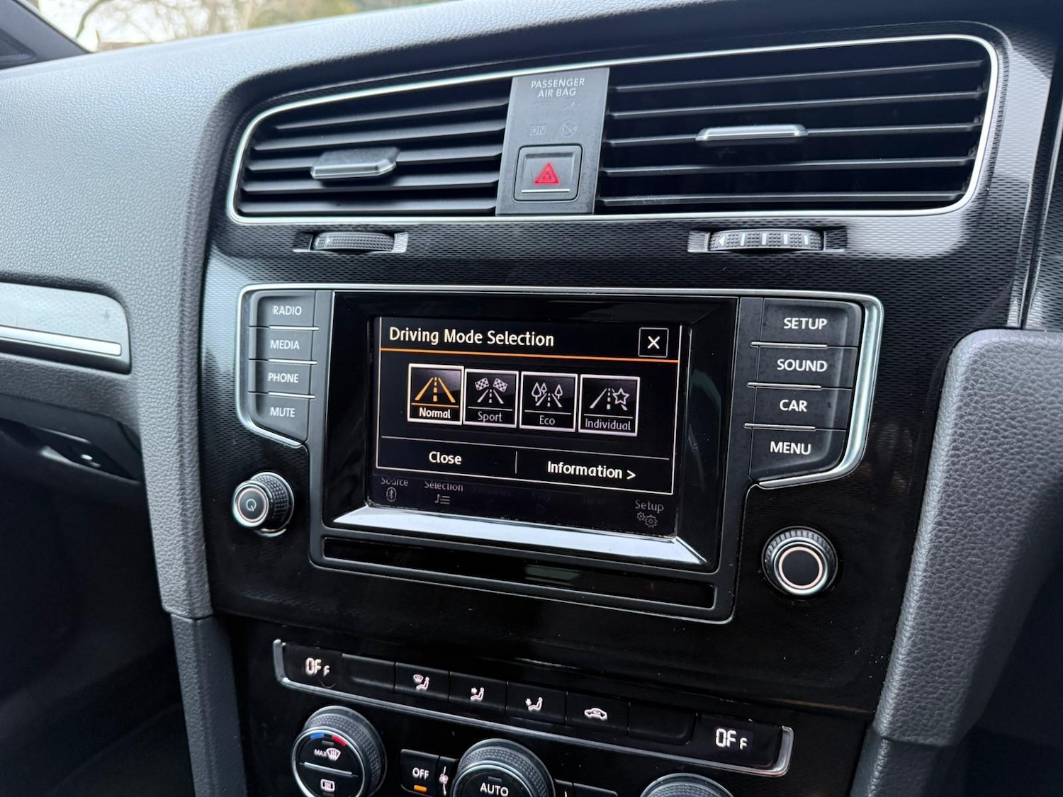 Used Volkswagen Golf 2014 for sale - 77351378: Photo 25