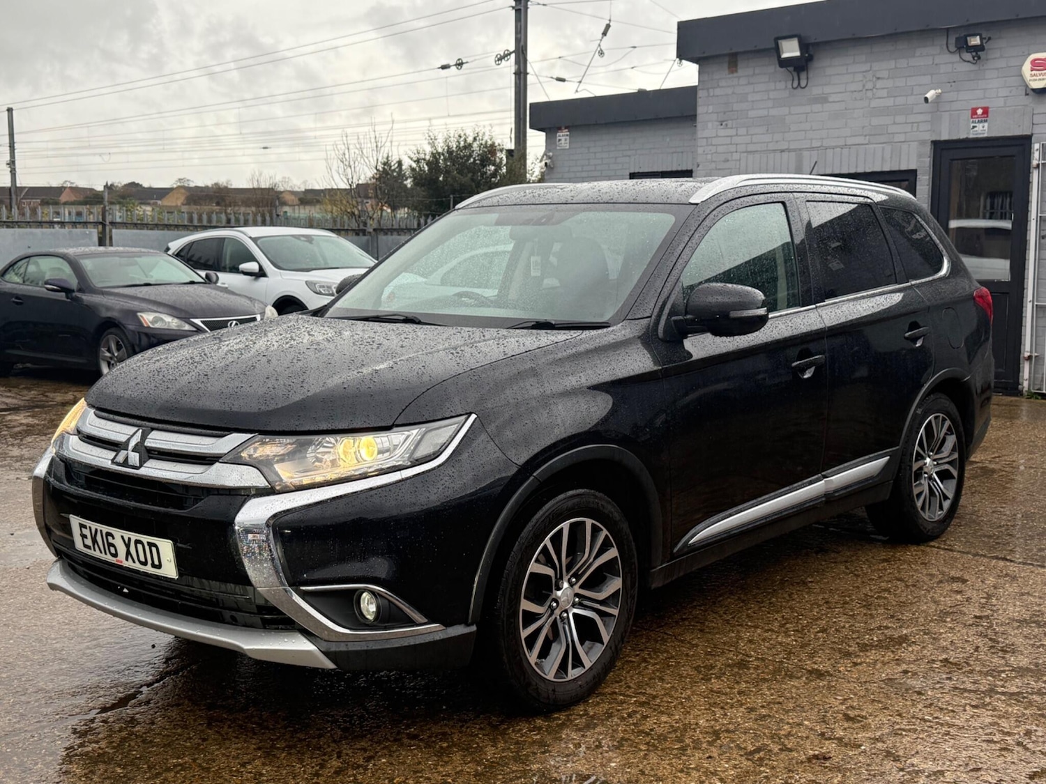 Used Mitsubishi Outlander 2016 for sale - 76538179: Photo 2