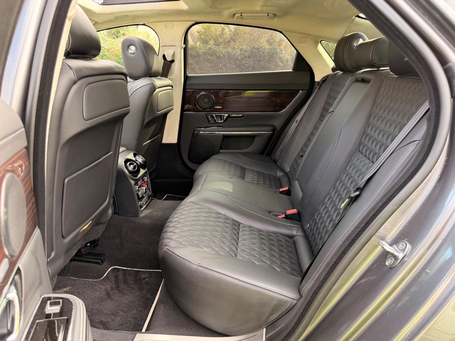 Used Jaguar XJ 2018 for sale - 77396317: Photo 22