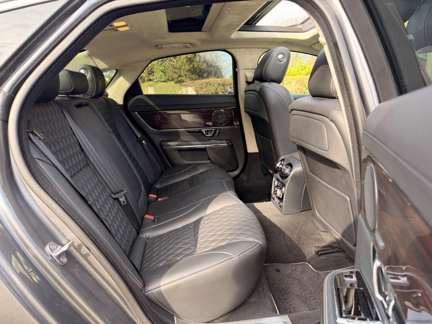 Used Jaguar XJ 2018 for sale - 77396317: Photo 24