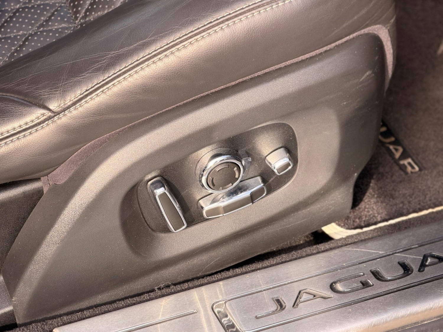 Used Jaguar XJ 2018 for sale - 77396317: Photo 31