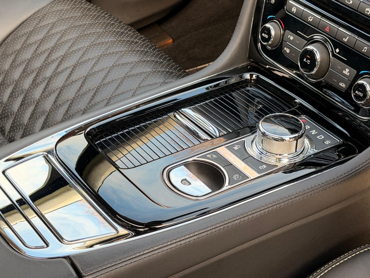 Used Jaguar XJ 2018 for sale - 77396317: Photo 36