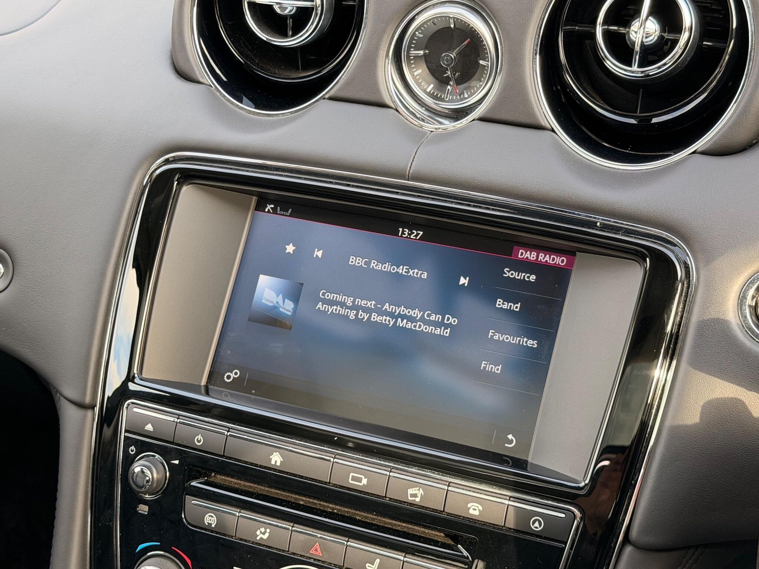 Used Jaguar XJ 2018 for sale - 77396317: Photo 40