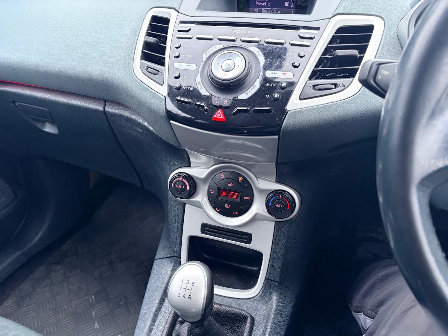 Used Ford Fiesta 2011 for sale - 77420617: Photo 12