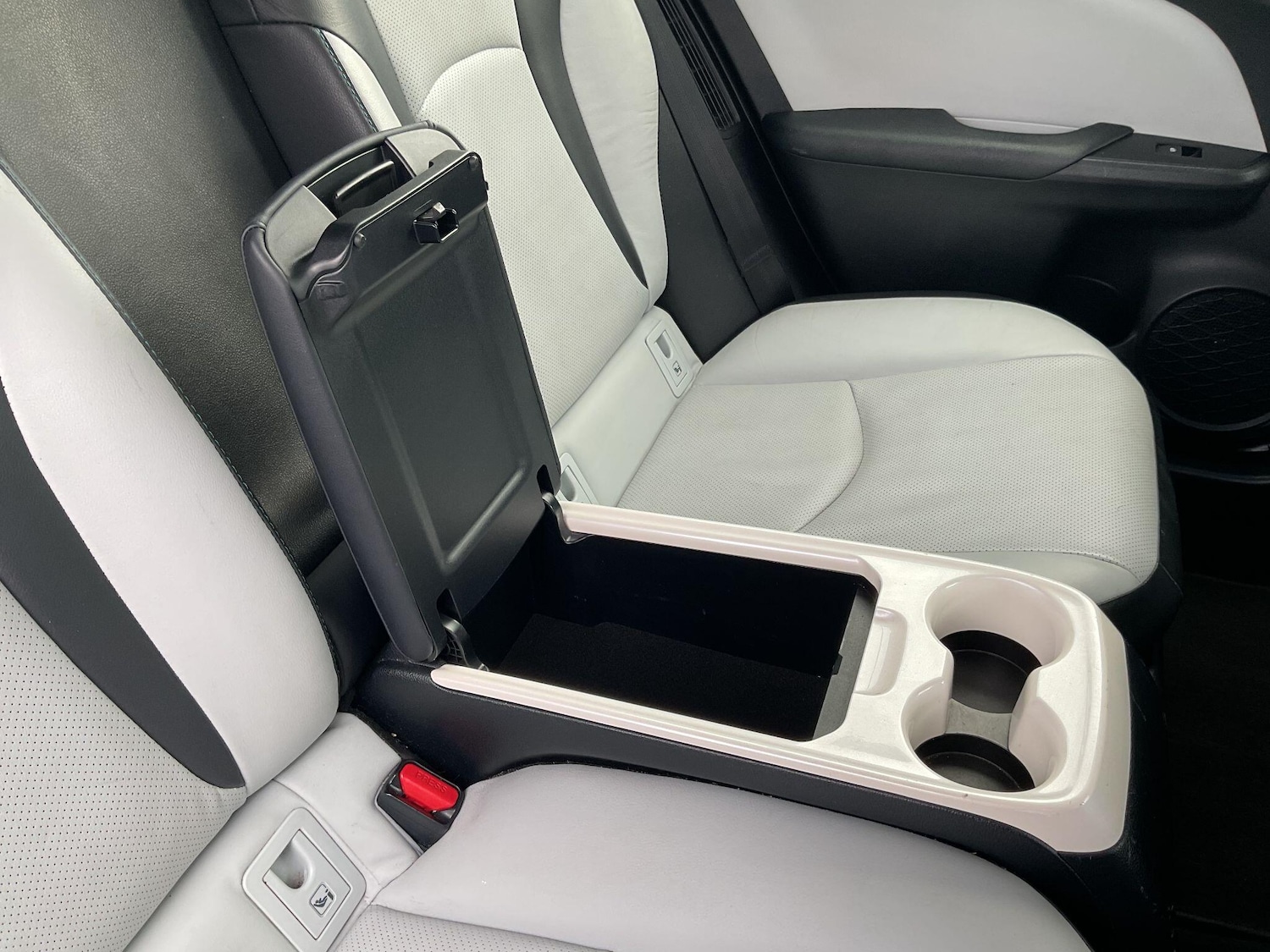 Used Toyota Prius 2018 for sale - 78046717: Photo 15