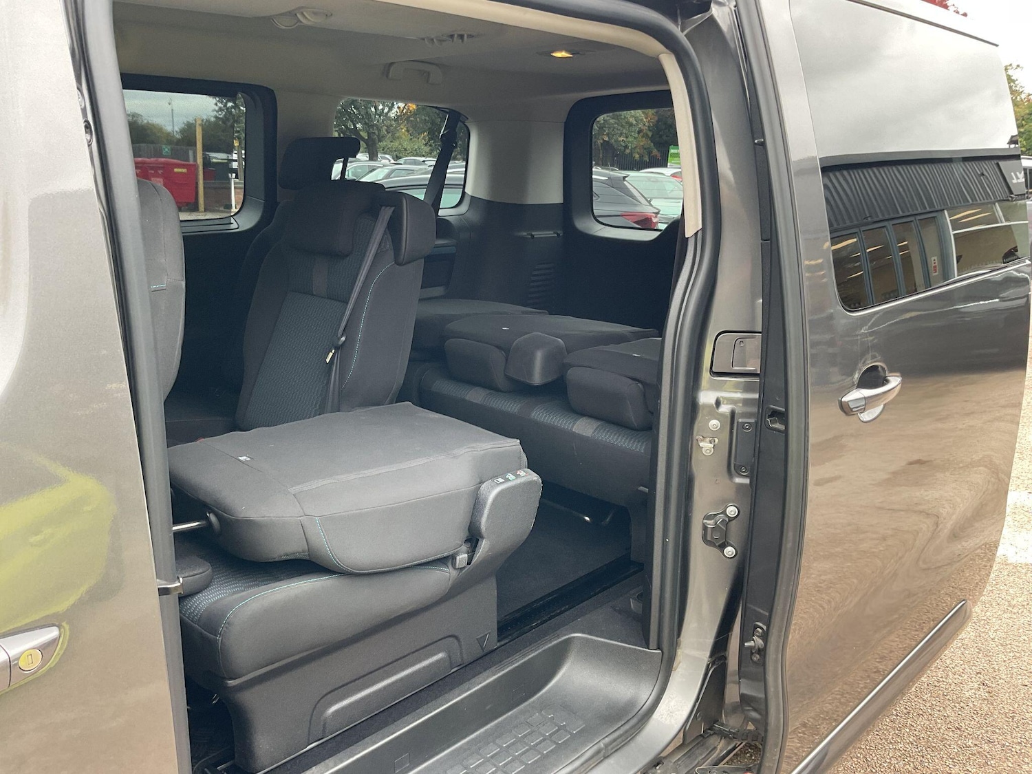 Used Peugeot Traveller 2021 for sale - 76284045: Photo 17