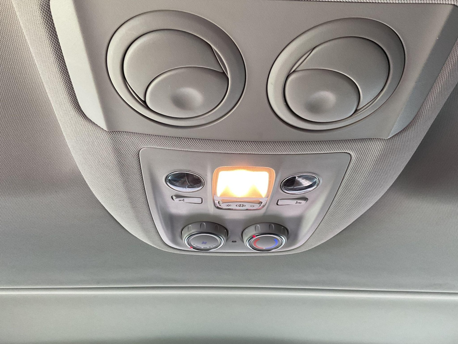 Used Peugeot Traveller 2021 for sale - 76284045: Photo 21