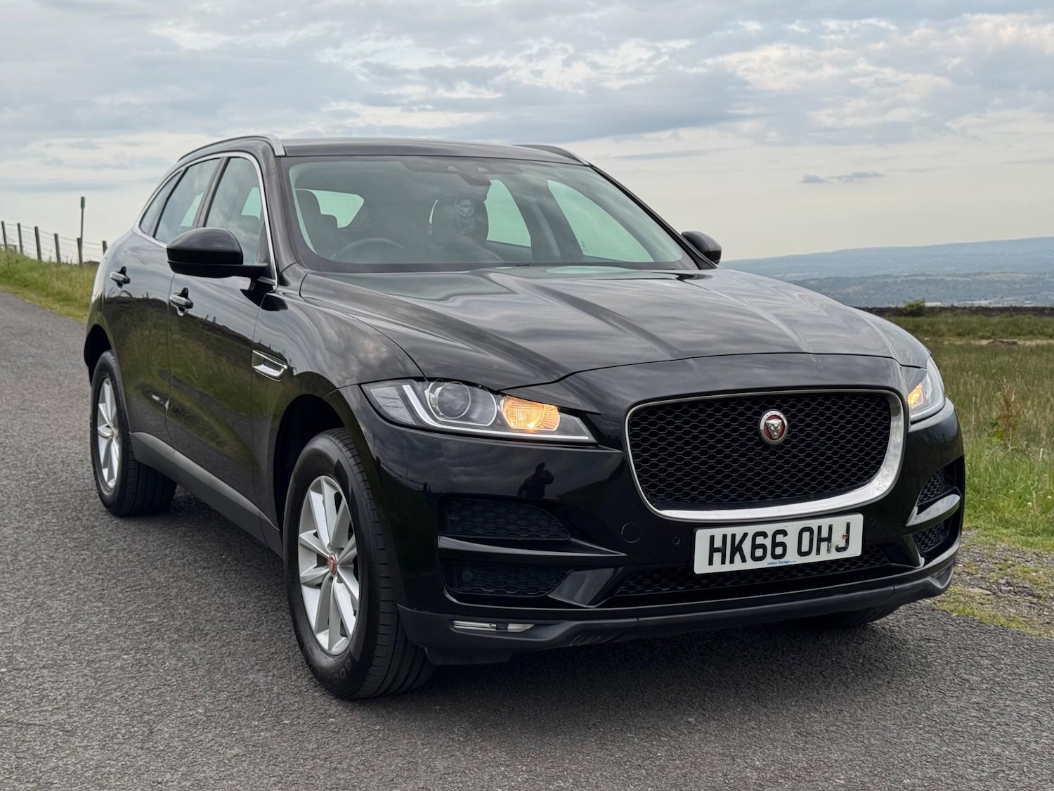 Used Jaguar F-Pace 2016 for sale - 76658637: Photo 1
