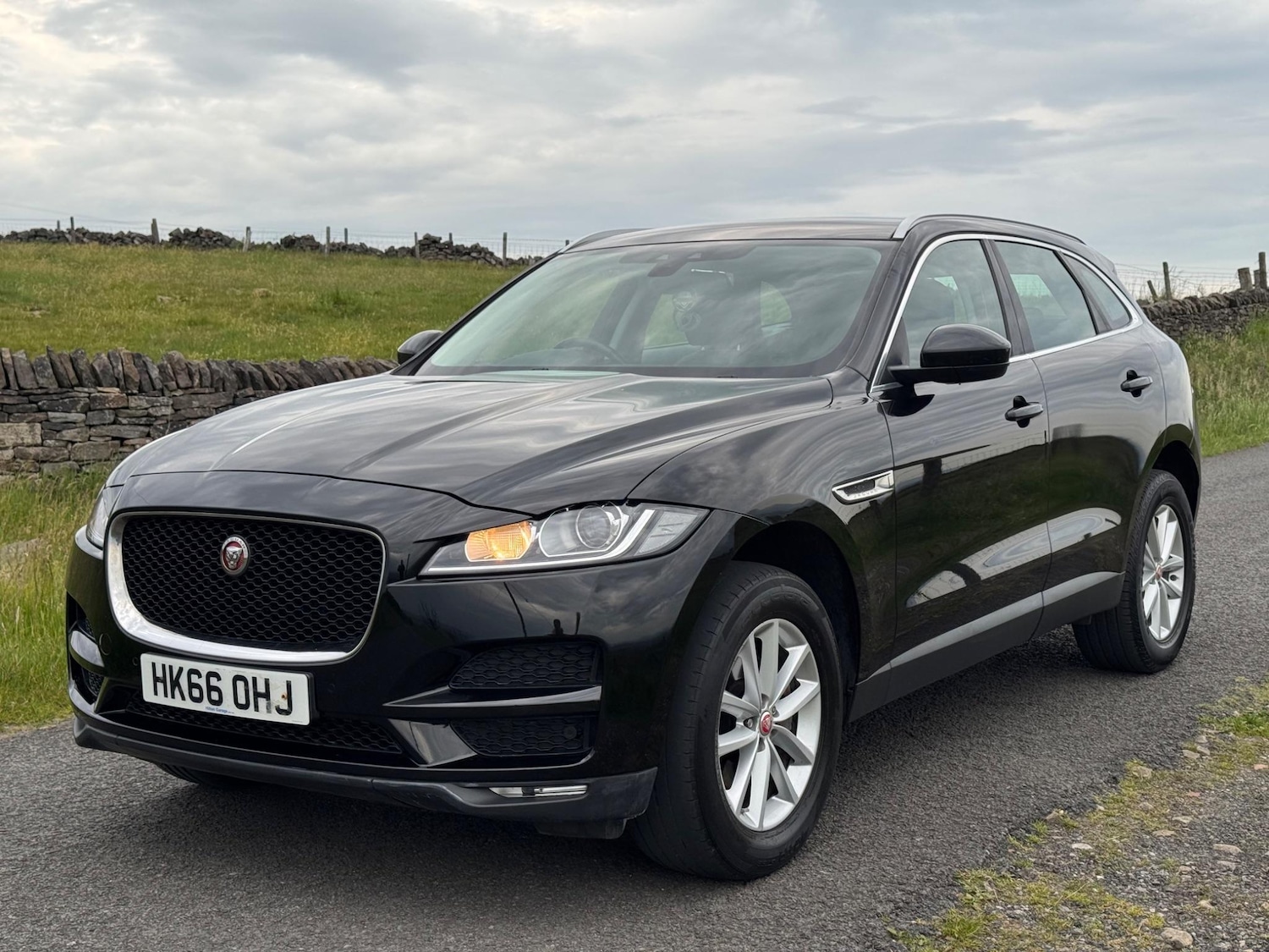 Used Jaguar F-Pace 2016 for sale - 76658637: Photo 10