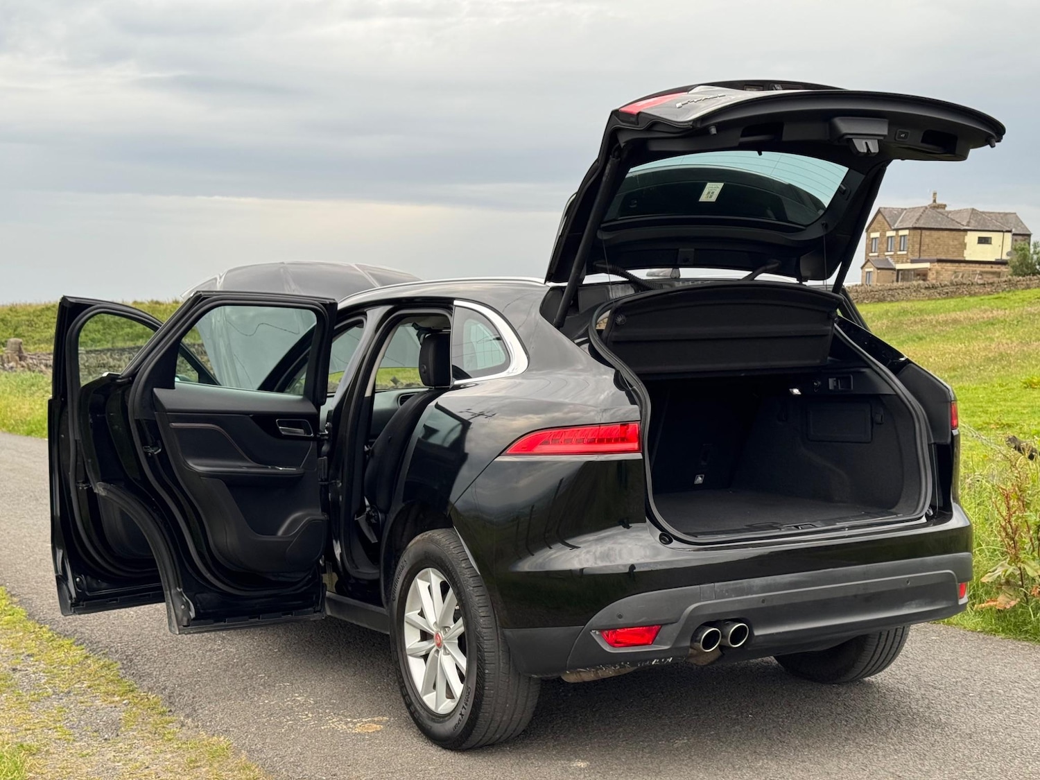 Used Jaguar F-Pace 2016 for sale - 76658637: Photo 15