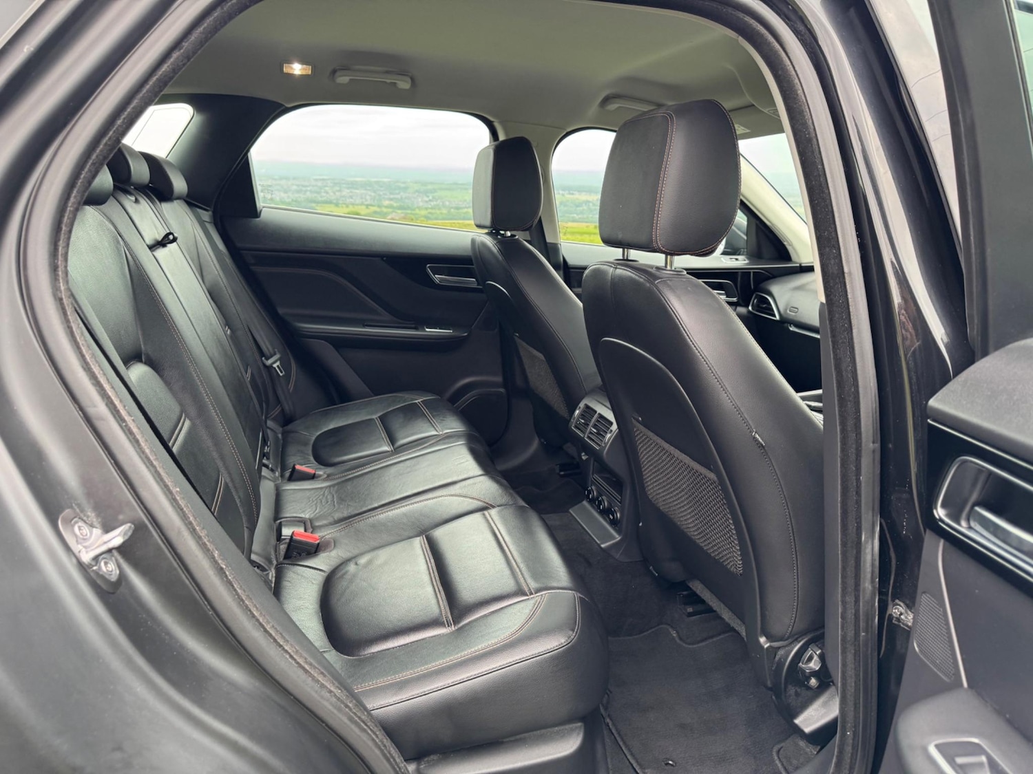 Used Jaguar F-Pace 2016 for sale - 76658637: Photo 33