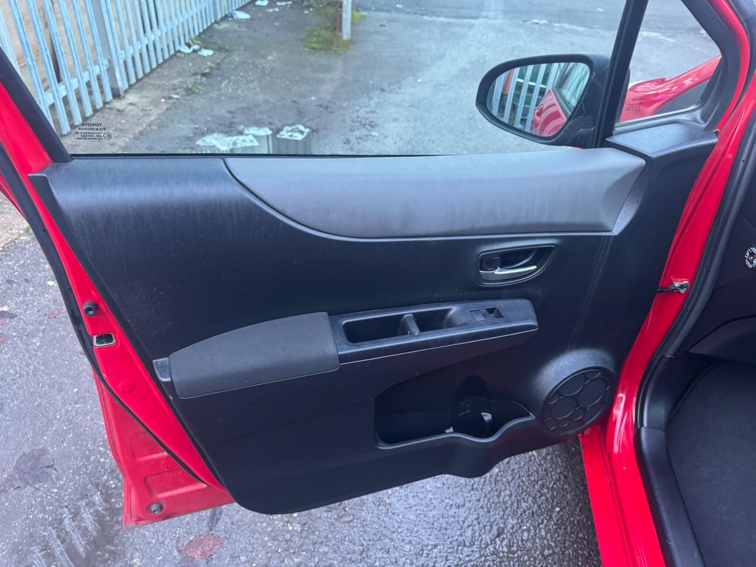 Used Toyota Yaris 2013 for sale - 76657366: Photo 21