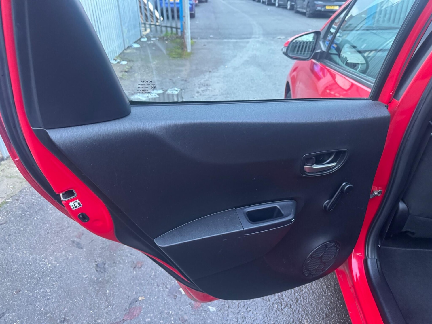 Used Toyota Yaris 2013 for sale - 76657366: Photo 22