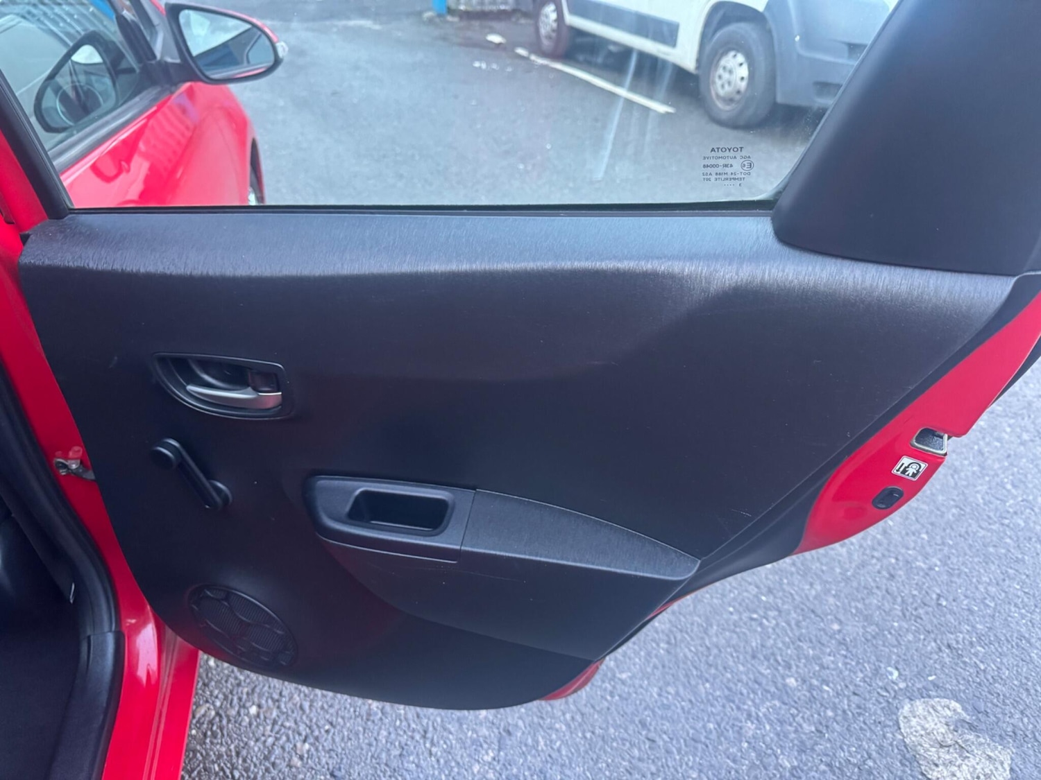 Used Toyota Yaris 2013 for sale - 76657366: Photo 23