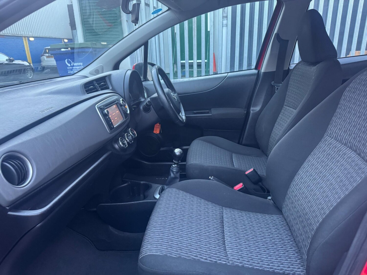 Used Toyota Yaris 2013 for sale - 76657366: Photo 33