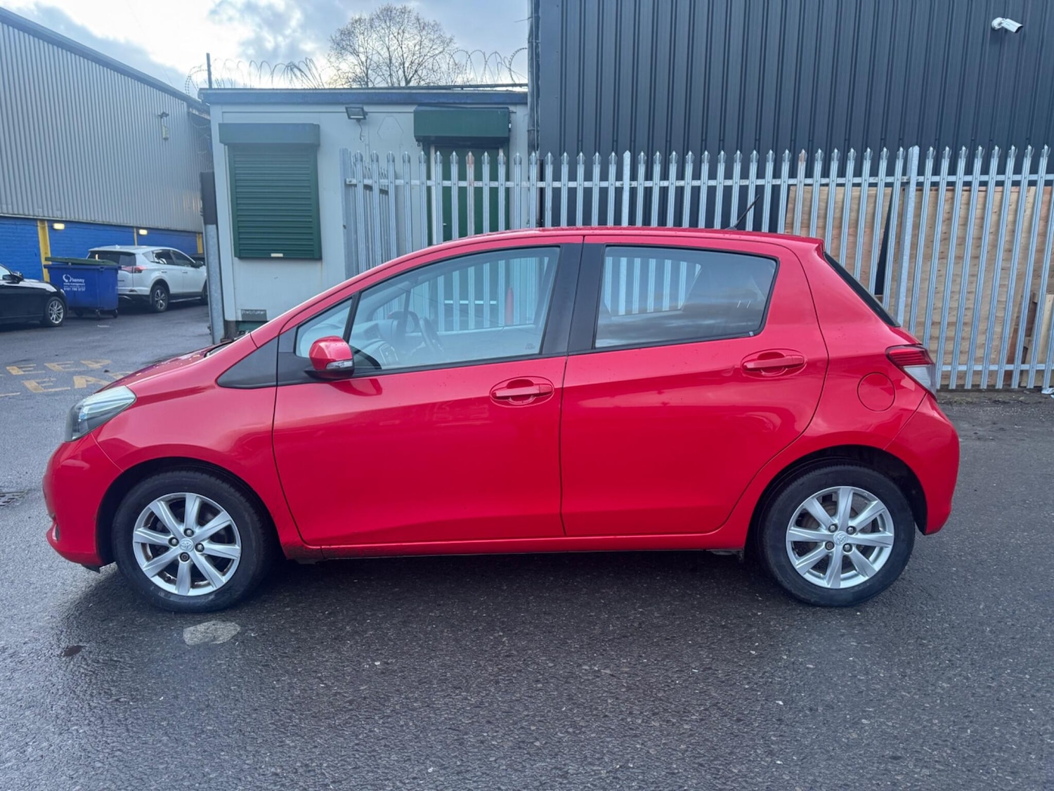 Used Toyota Yaris 2013 for sale - 76657366: Photo 8