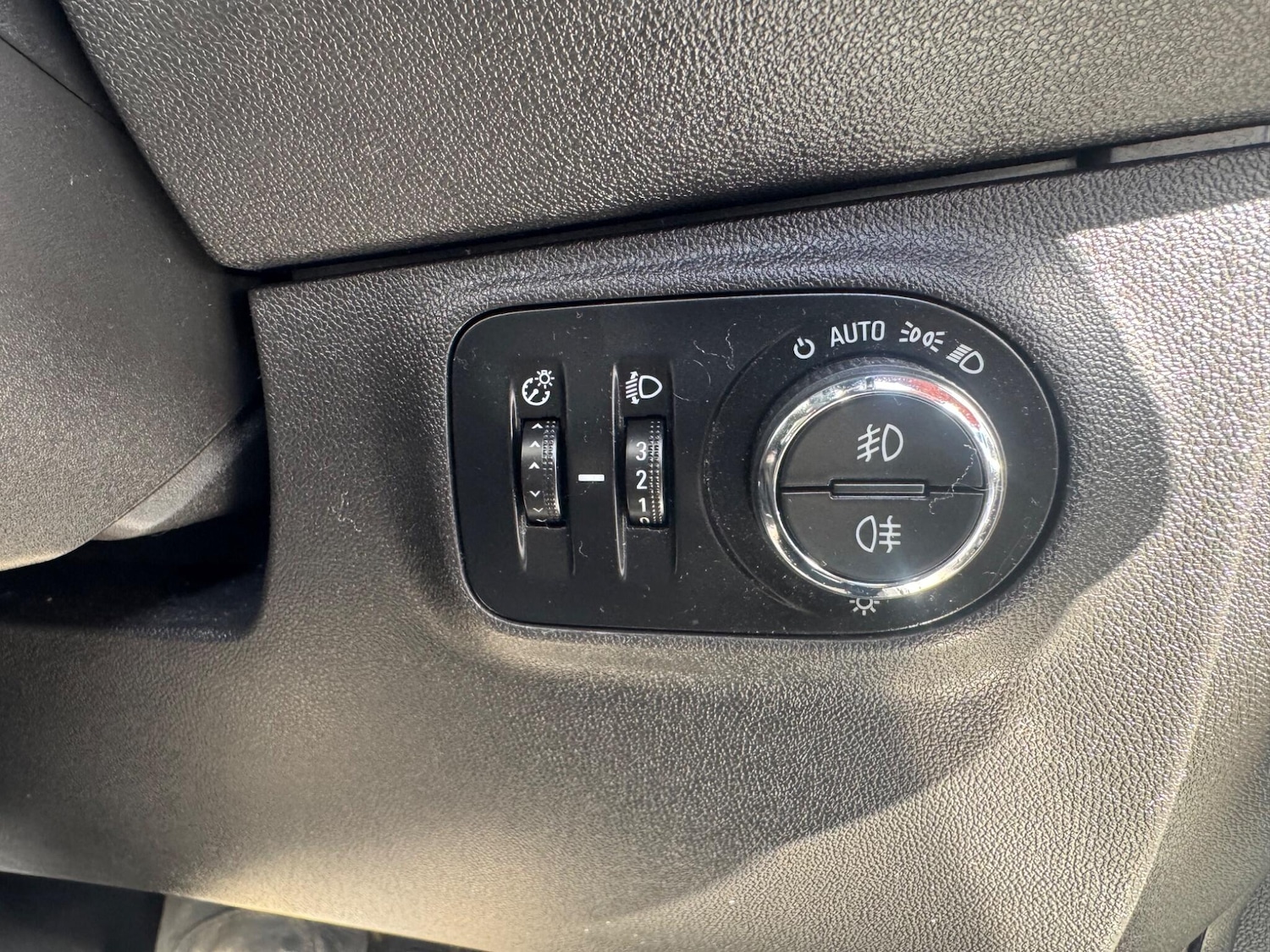 Used Vauxhall Corsa 2016 for sale - 77982567: Photo 25