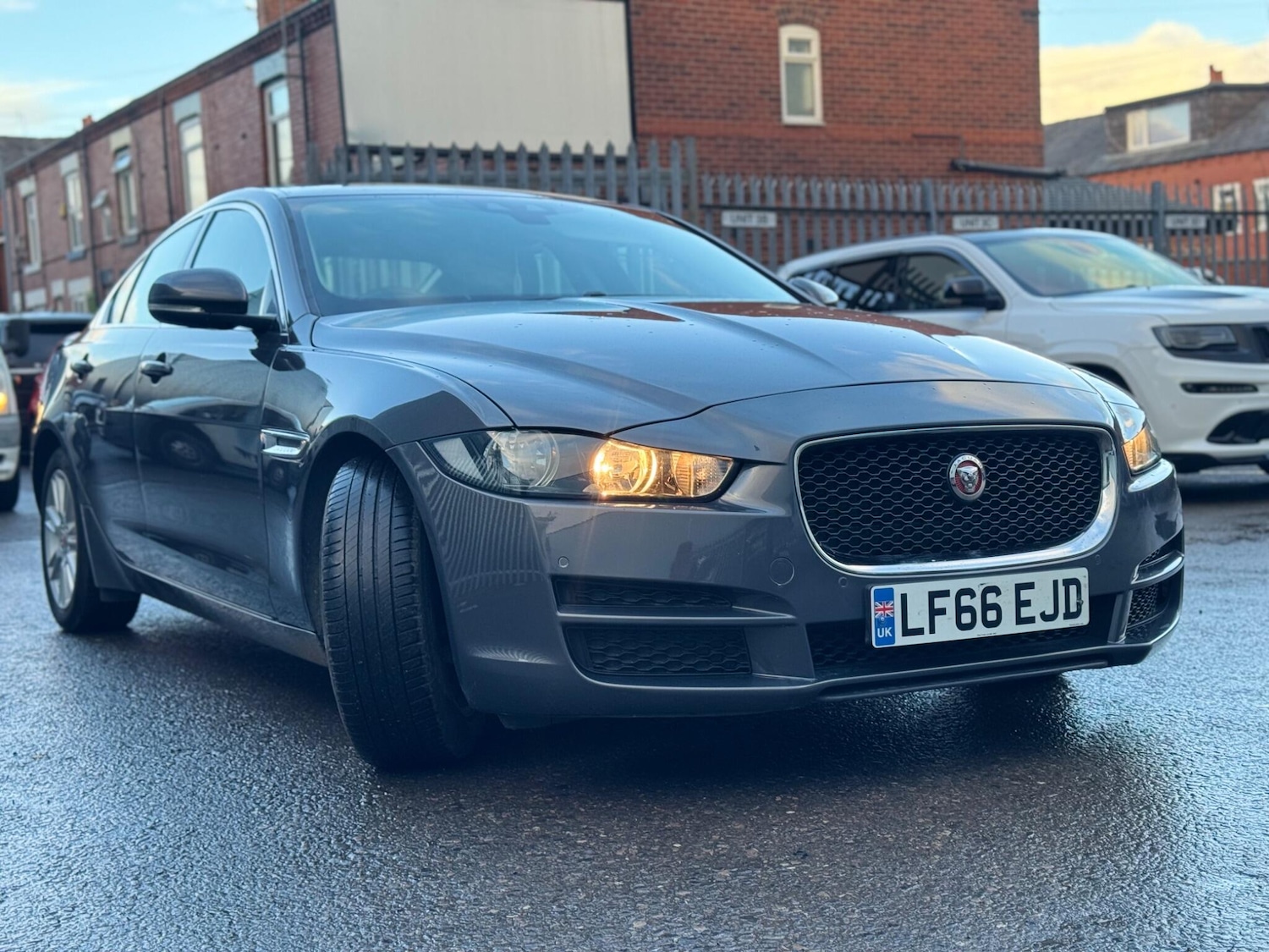 Used Jaguar XE 2016 for sale - 77190553: Photo 6