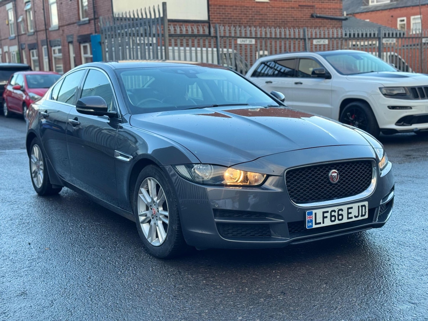 Used Jaguar XE 2016 for sale - 76688555: Photo 1