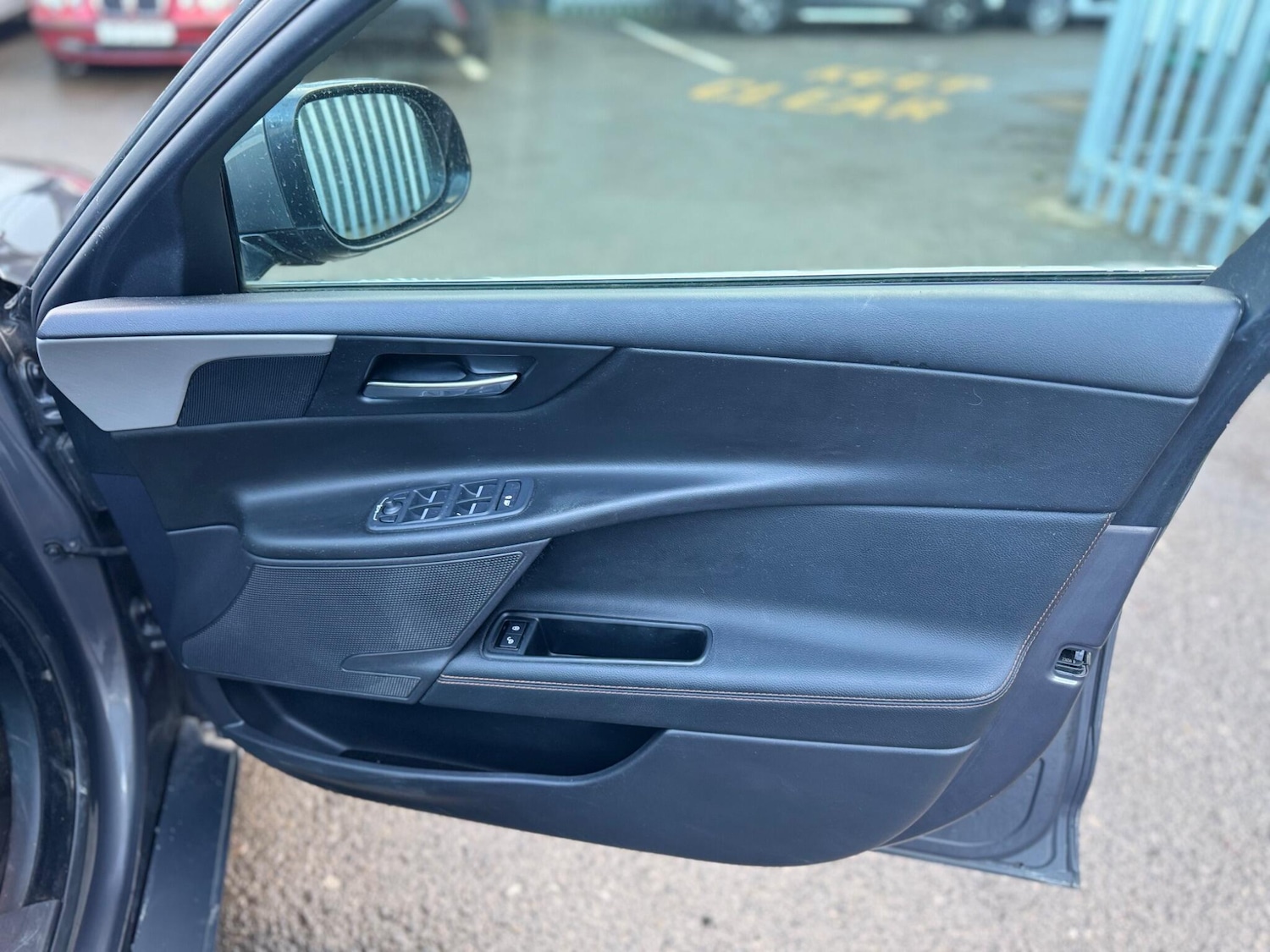 Used Jaguar XE 2016 for sale - 76688555: Photo 26